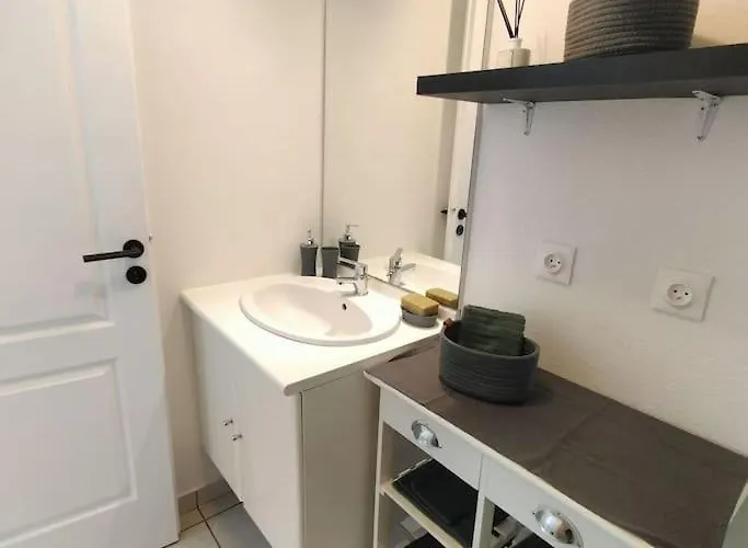 Spacieux Dans Résidence Avec Parking Privé